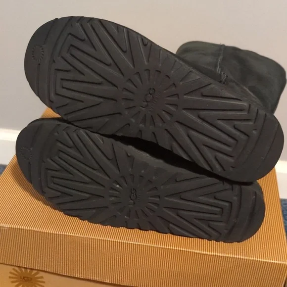 Women's Ugg Black Classic Tall Boots Size 8 - Picture 6 of 15